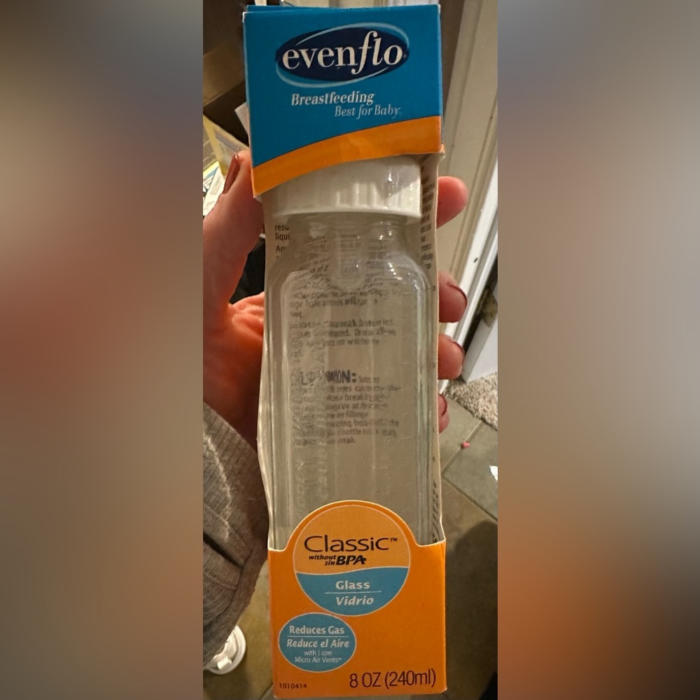 NWT 2-Evenflow glass bottles